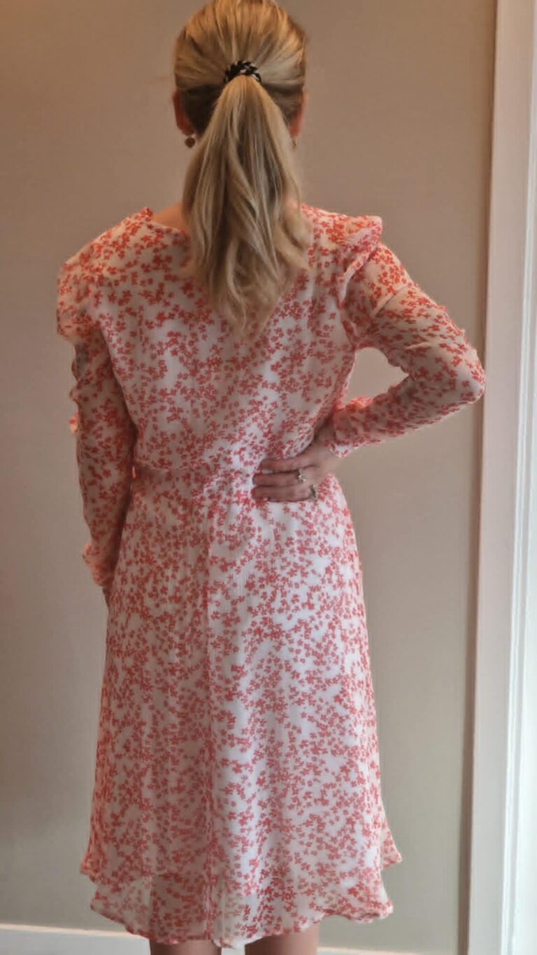 Omslagskjole hvit / røde blomster - Bilde 2